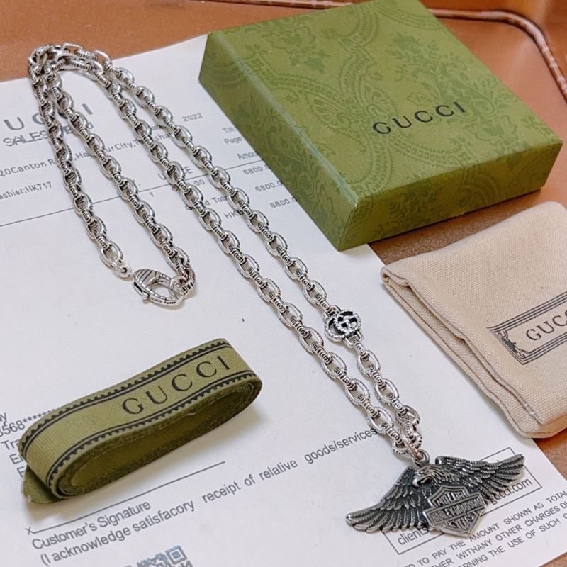 G*u*i necklaces